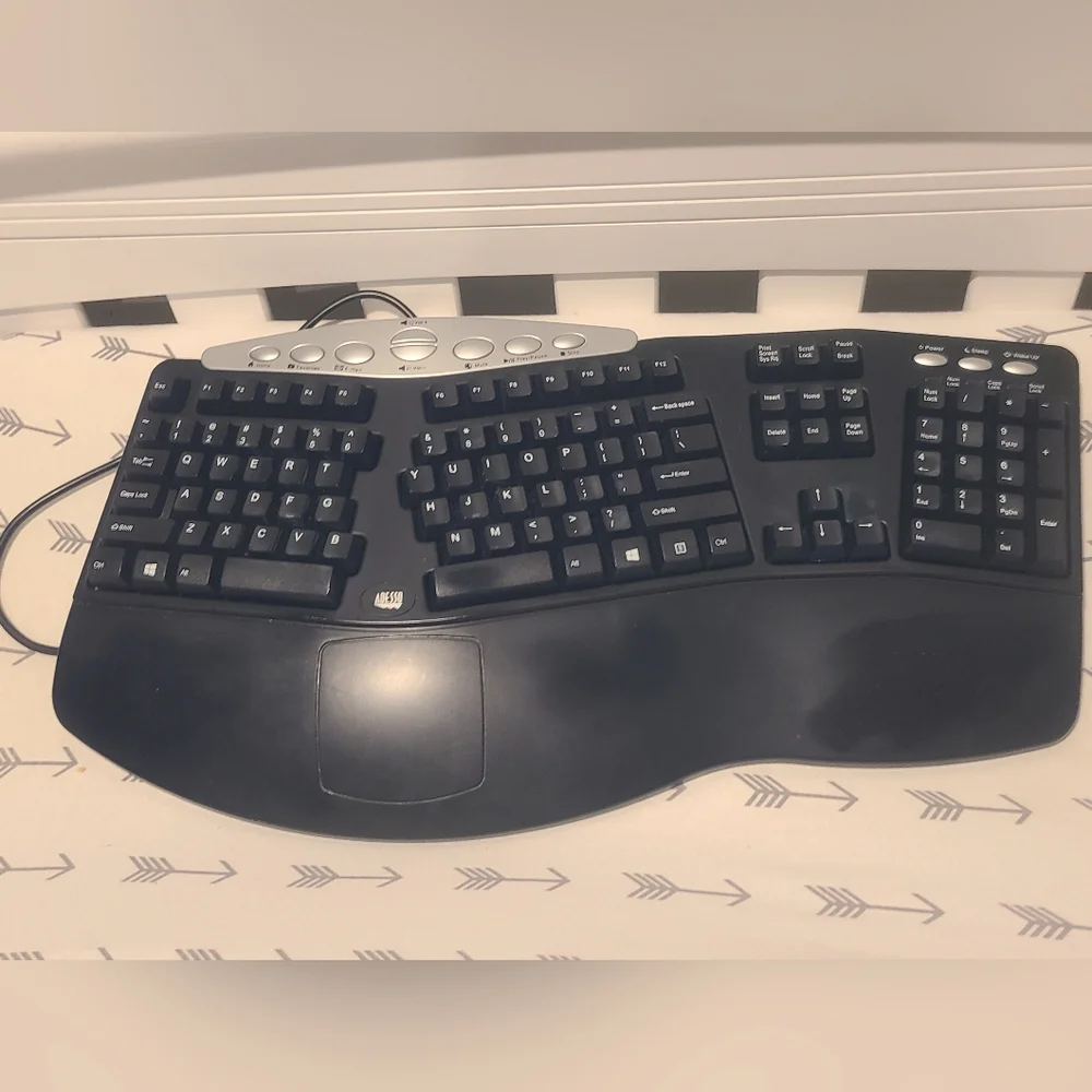 Adesso PCK-208B Ergonomic Wired USB Keyboard - Gaming PC Keyboard Tested Working